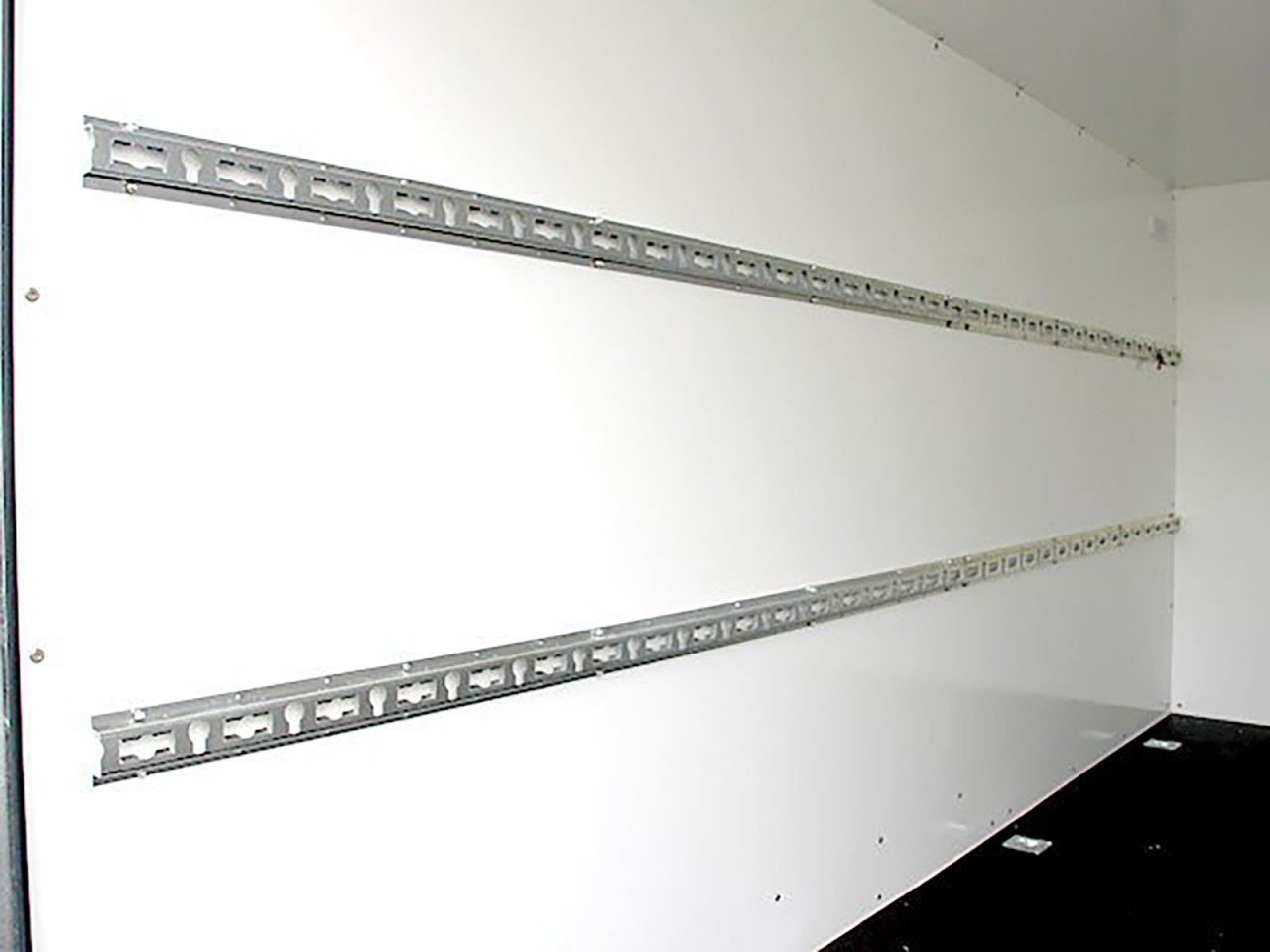 Blyss Reboque fechado 200x400cm Altura:190cm 2,7t, 100km/h, SW-Novo - Image 9