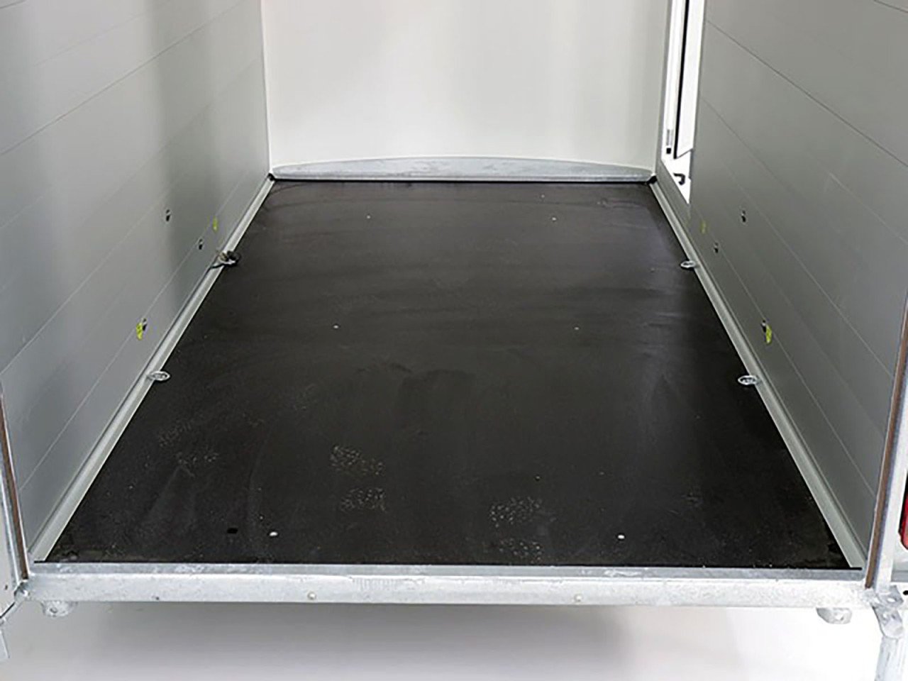Debon Reboque fechado C300 148x295cm H:190cm 1,3t, Alu, Polybug, Porta, preto-Novo - Image 10