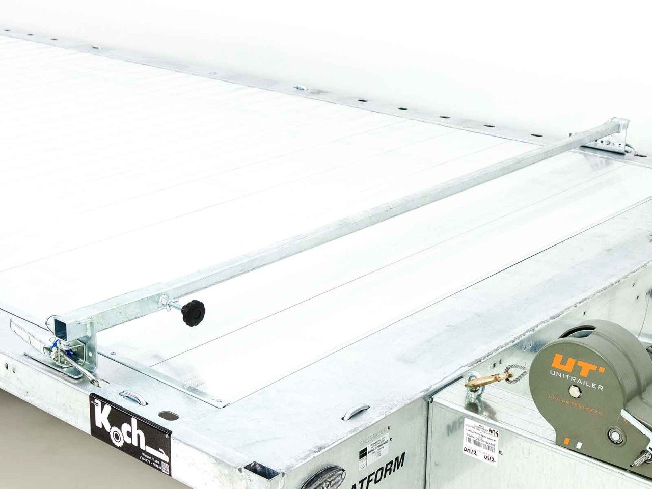 Temared Reboque porta-veículos CARLU 4521-S Piso de alumínio 215x450cm 3,5t-Novo - Image 6