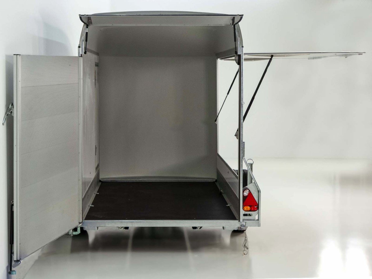 Debon Reboque fechado C300 Sandwich 148x295cm H:190cm 1,3t, Alu, Polybug, Porta, Trampilla, branco-Novo - Image 6