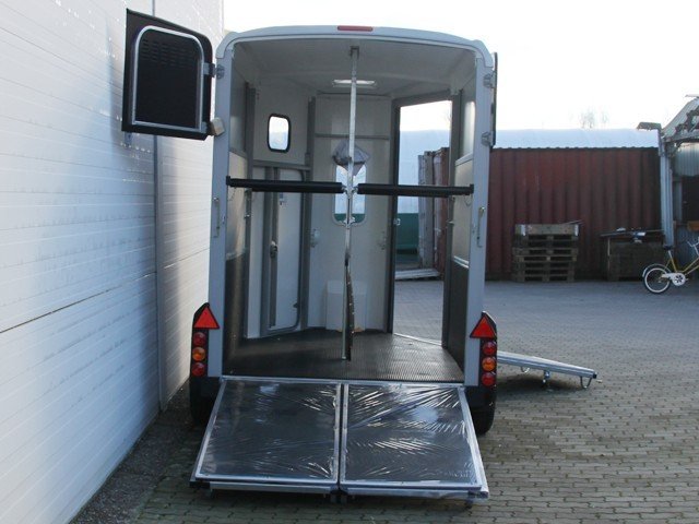 Ifor Williams Reboque para cavalos HB506-Saída frontal-Combinação de portões-preto-Novo - Image 8